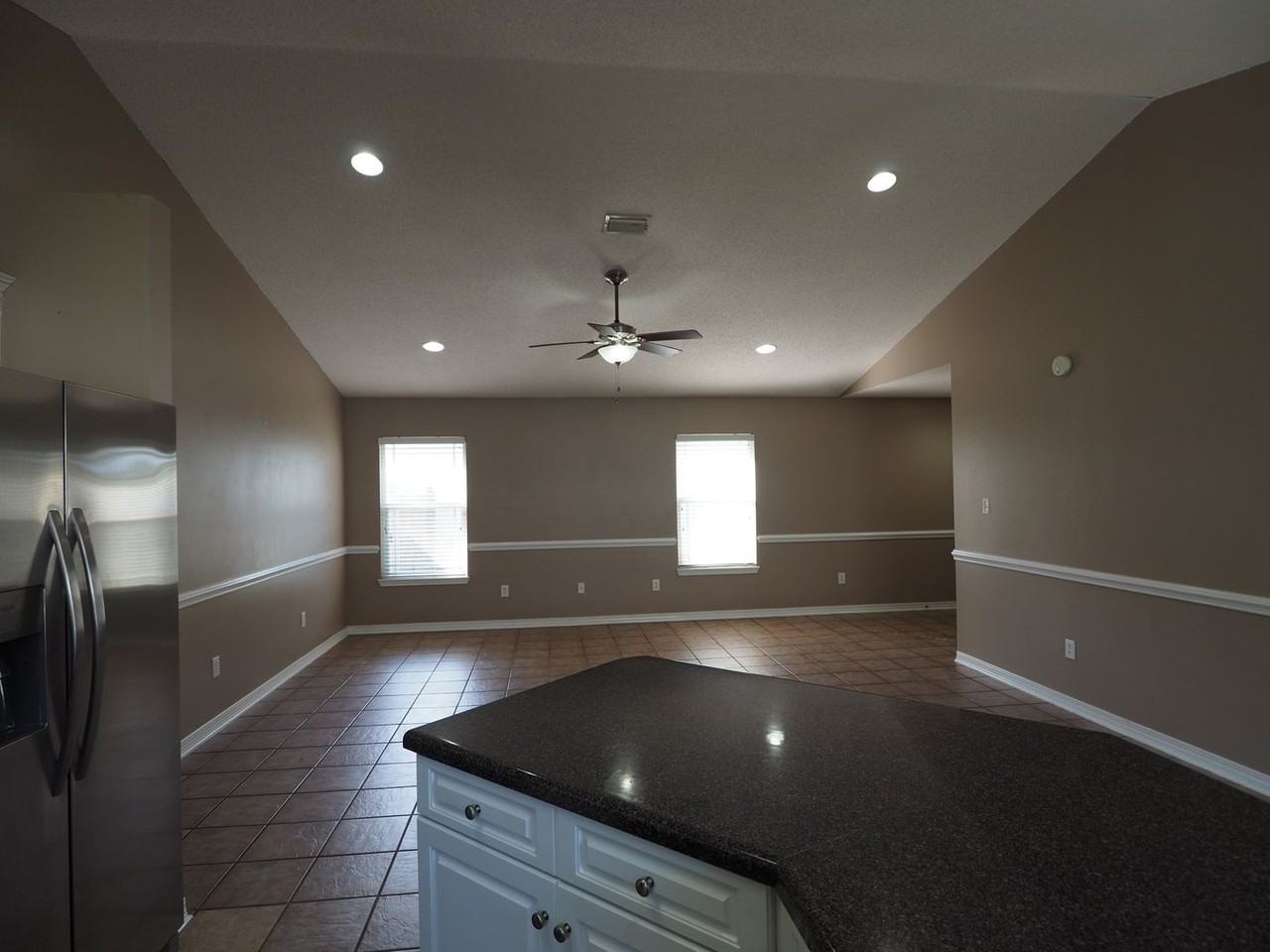 409 E 21st Ave - Photo 4 of 24