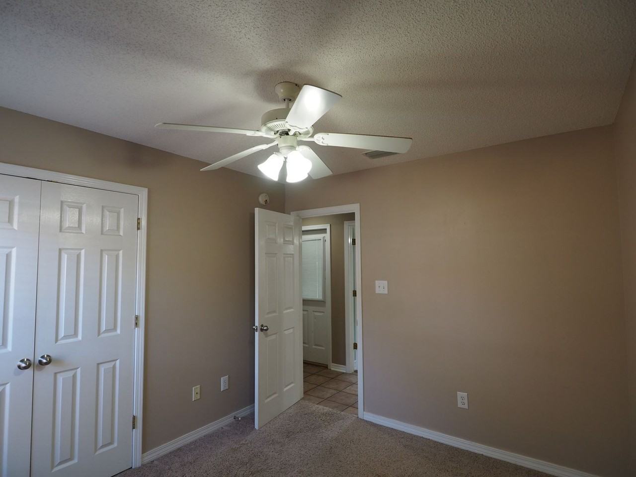 409 E 21st Ave - Photo 5 of 24