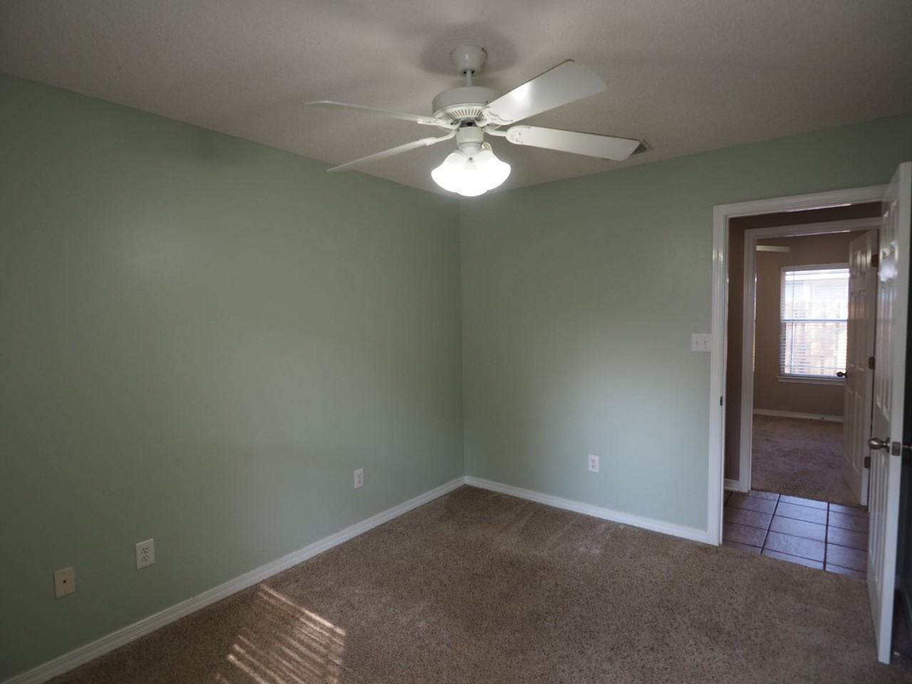 409 E 21st Ave - Photo 6 of 24