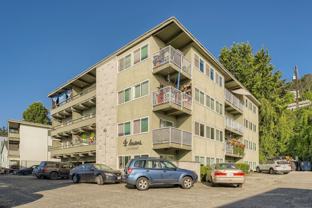 Spacious Apartment on Alki Beach! - Photo 1 of 1