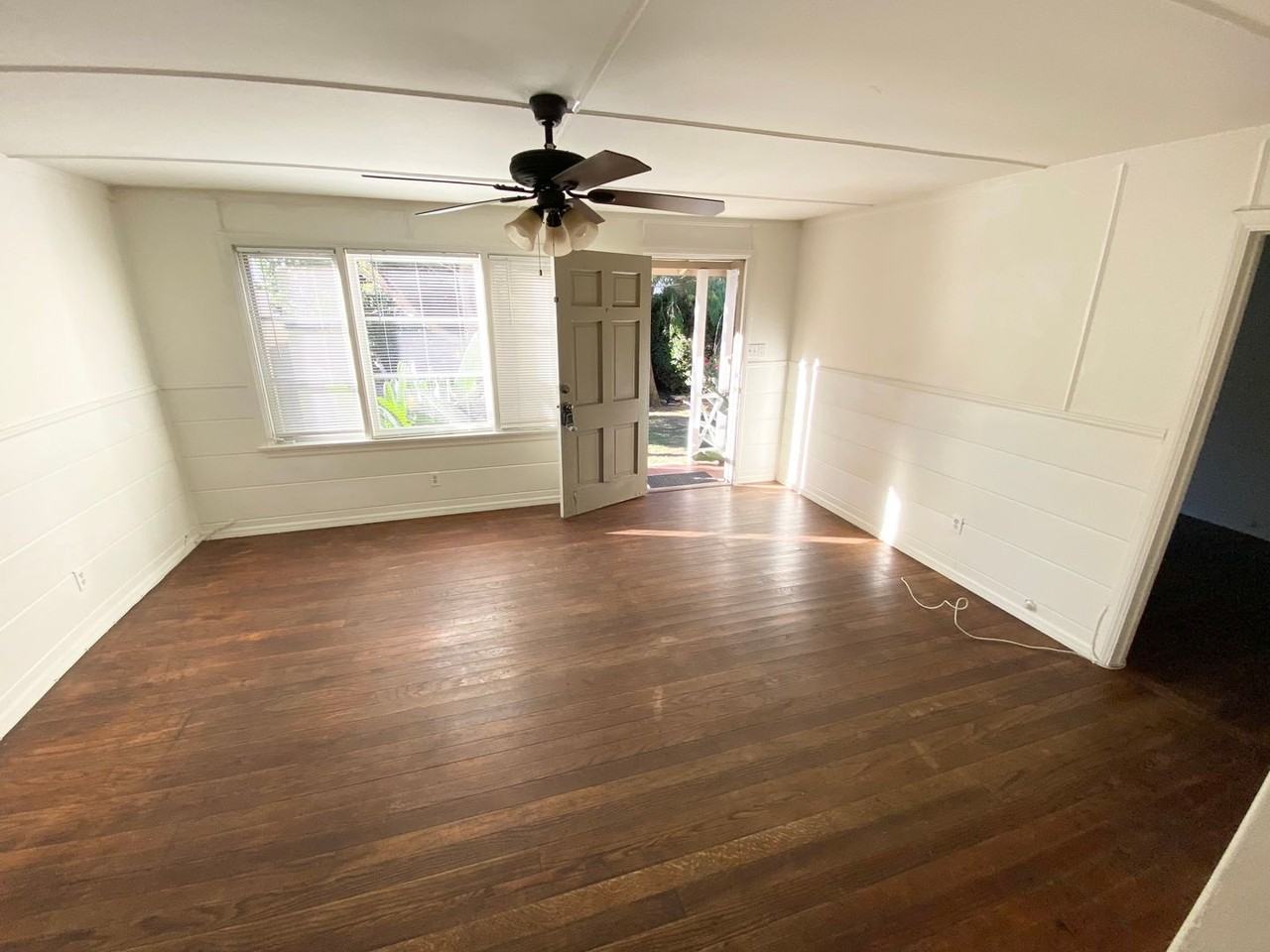 380 N Coast Hwy - Photo 3 of 10