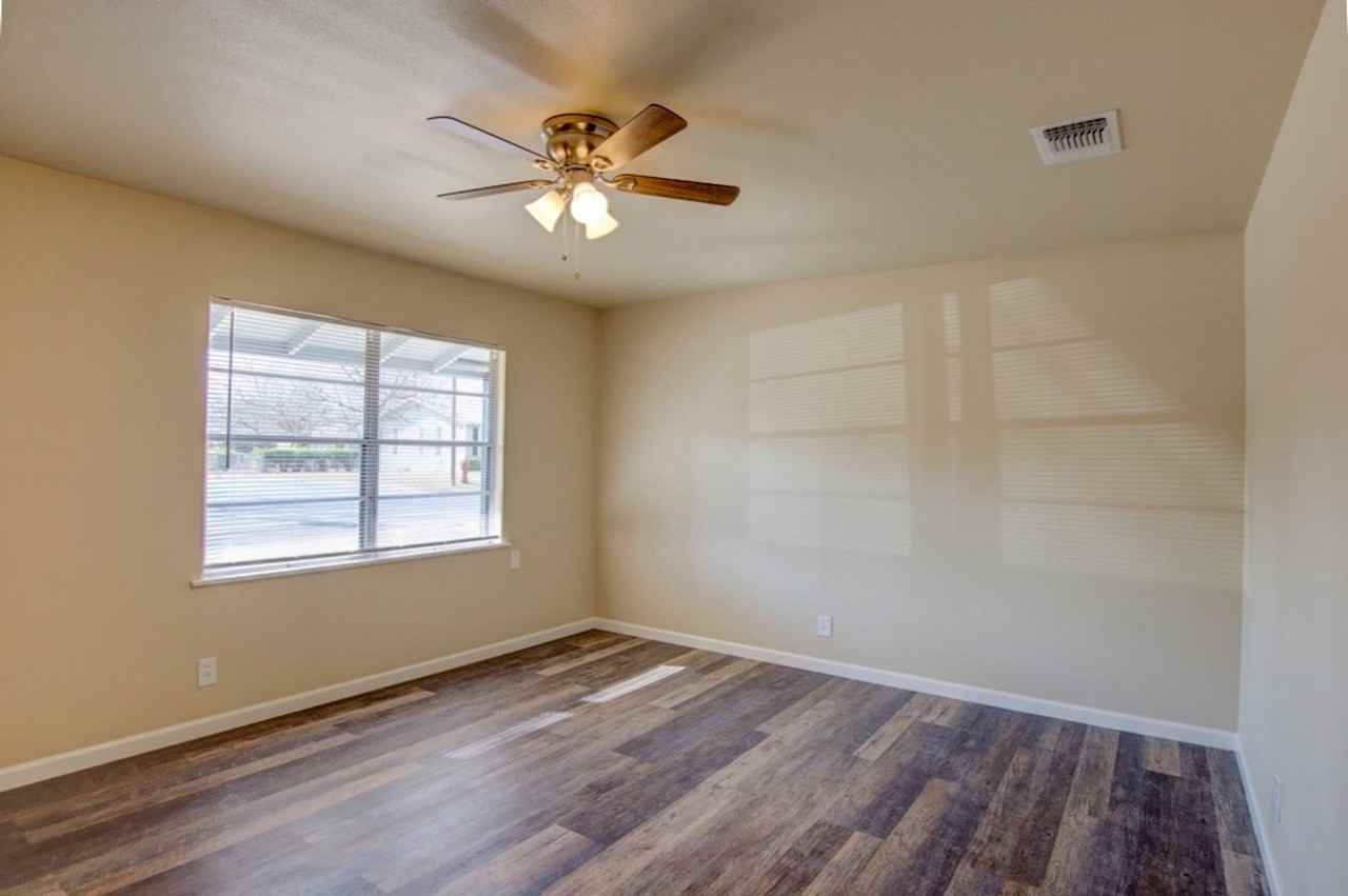 350 Lake Dr - Photo 2 of 8