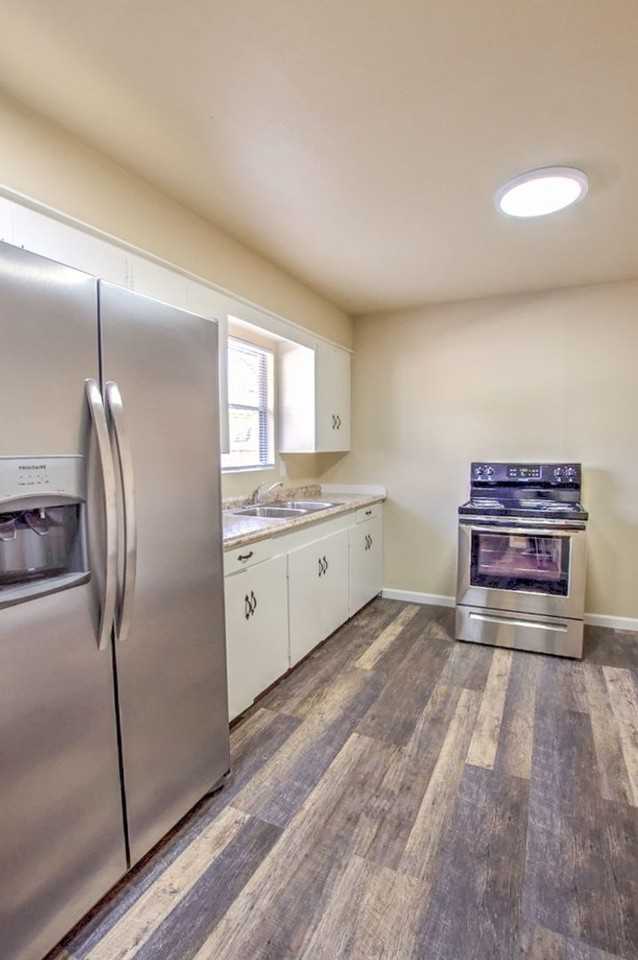 350 Lake Dr - Photo 3 of 8