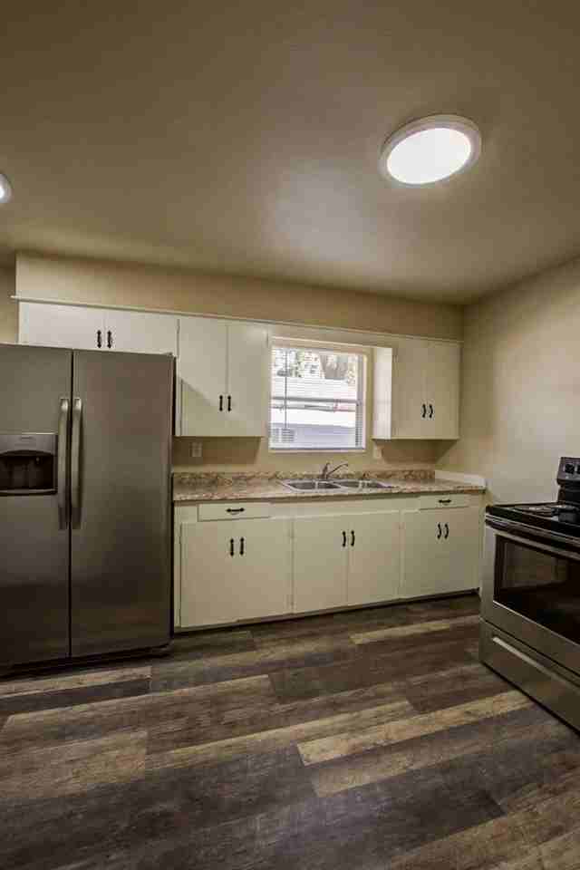 350 Lake Dr - Photo 4 of 8