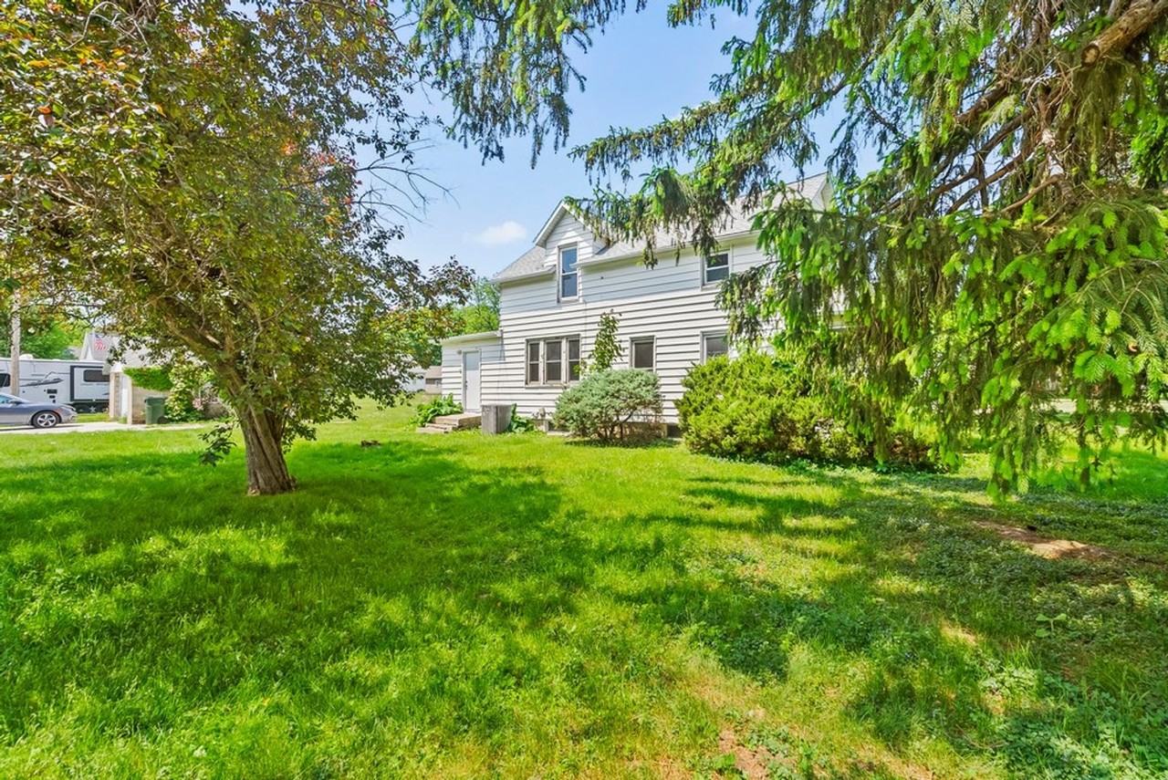 1421 Tremont St - Photo 2 of 18