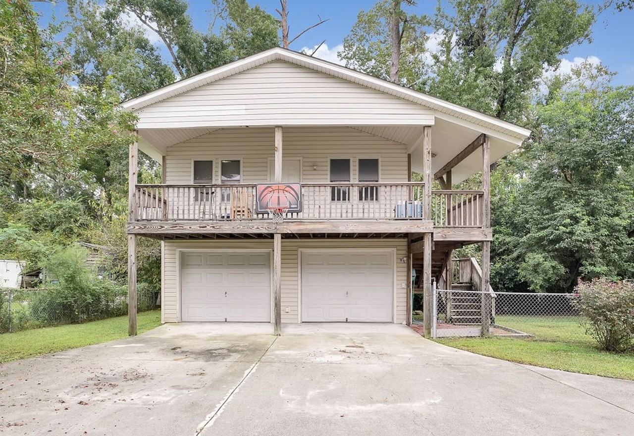 927 41st St - Photo 2 of 3