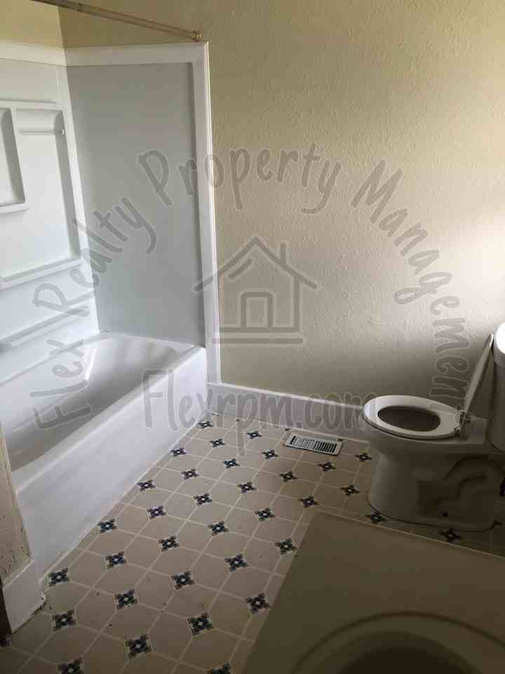 2452 Lawrence Ave - Photo 6 of 12
