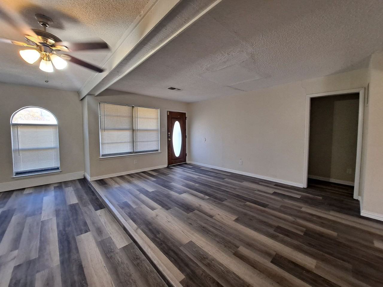 1302 Andrew St - Photo 3 of 14