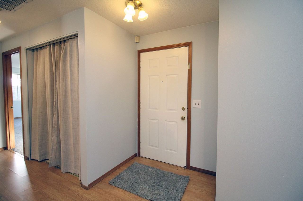 2122 Se Lewellyn Ave - Photo 3 of 23