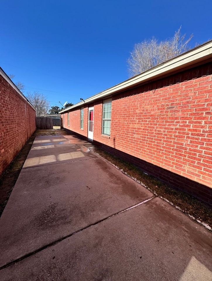 6130 Avenue P - Photo 2 of 15