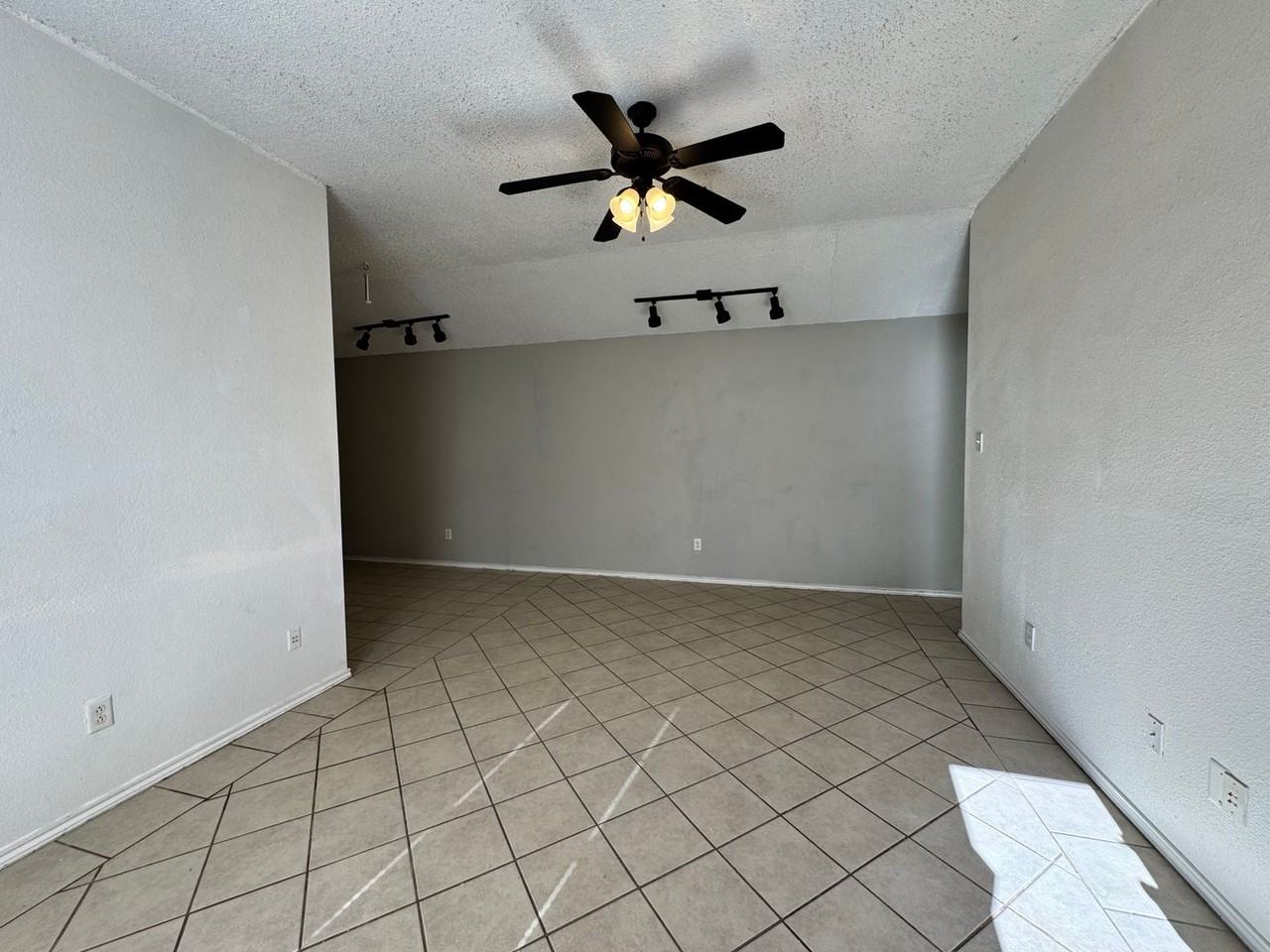 6130 Avenue P - Photo 3 of 15