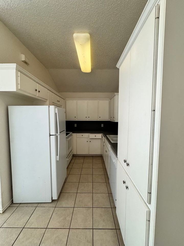 6130 Avenue P - Photo 5 of 15