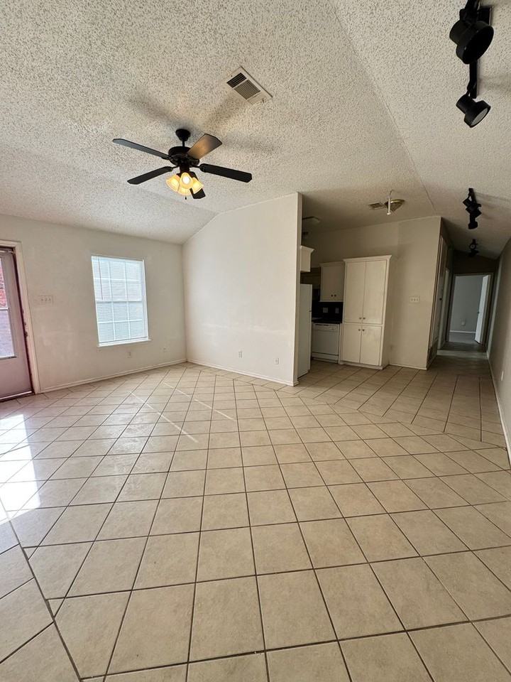 6130 Avenue P - Photo 6 of 15