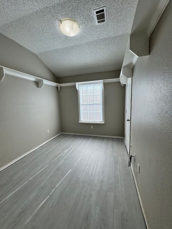 6130 Avenue P - Photo 7 of 15