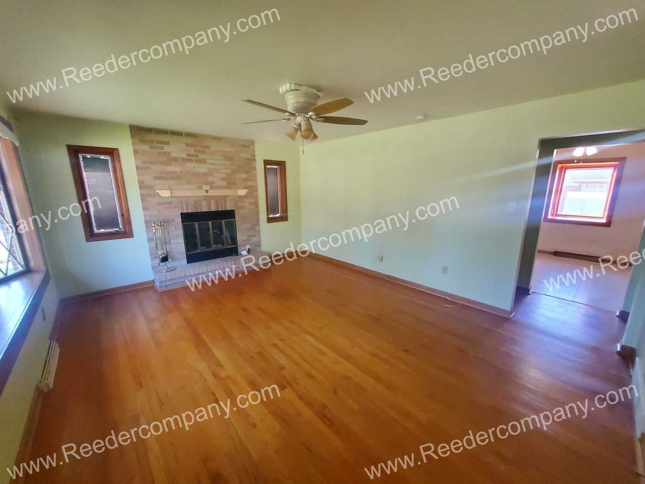 3348 Franklin St - Photo 2 of 18