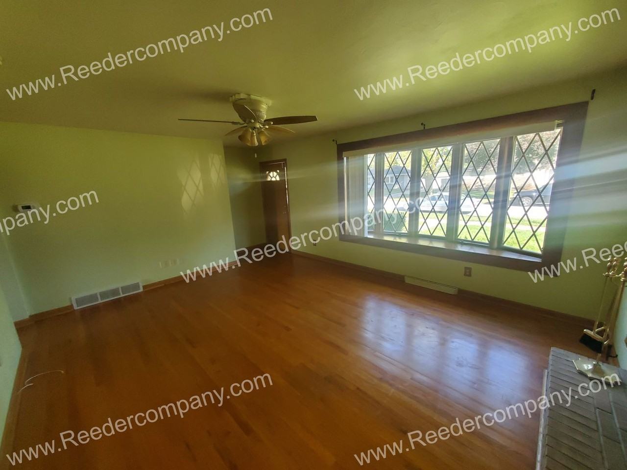 3348 Franklin St - Photo 3 of 18