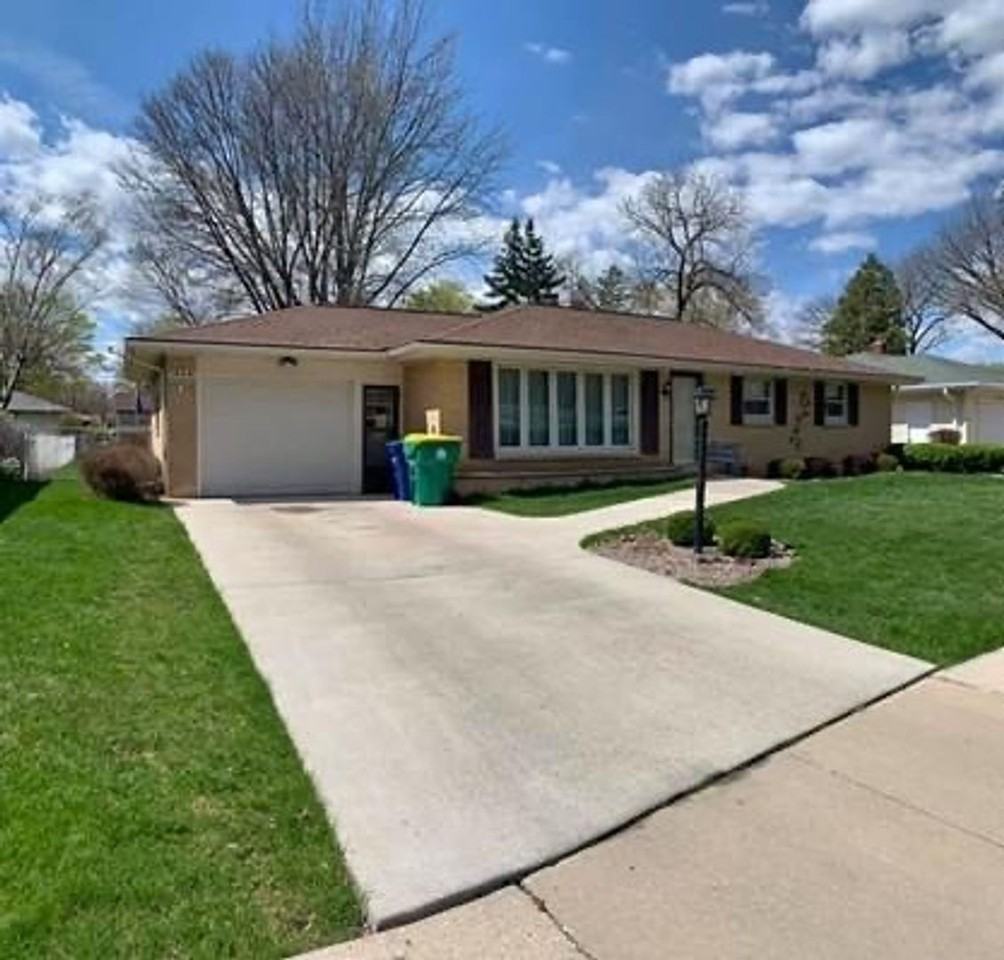 1506 Beauchamp St - Photo 3 of 31