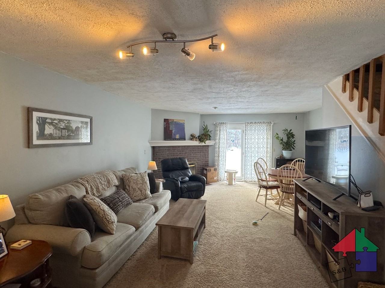 186 Locust Hill Rd - Photo 2 of 11