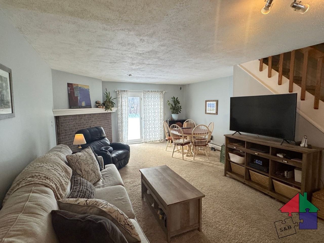 186 Locust Hill Rd - Photo 3 of 11