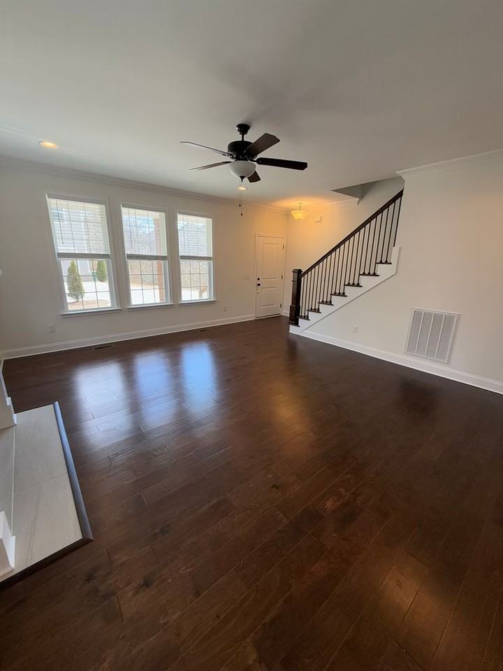 2715 Amsterdam Ln - Photo 2 of 27