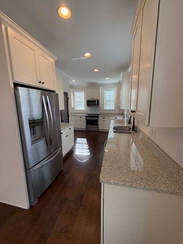 2715 Amsterdam Ln - Photo 7 of 27