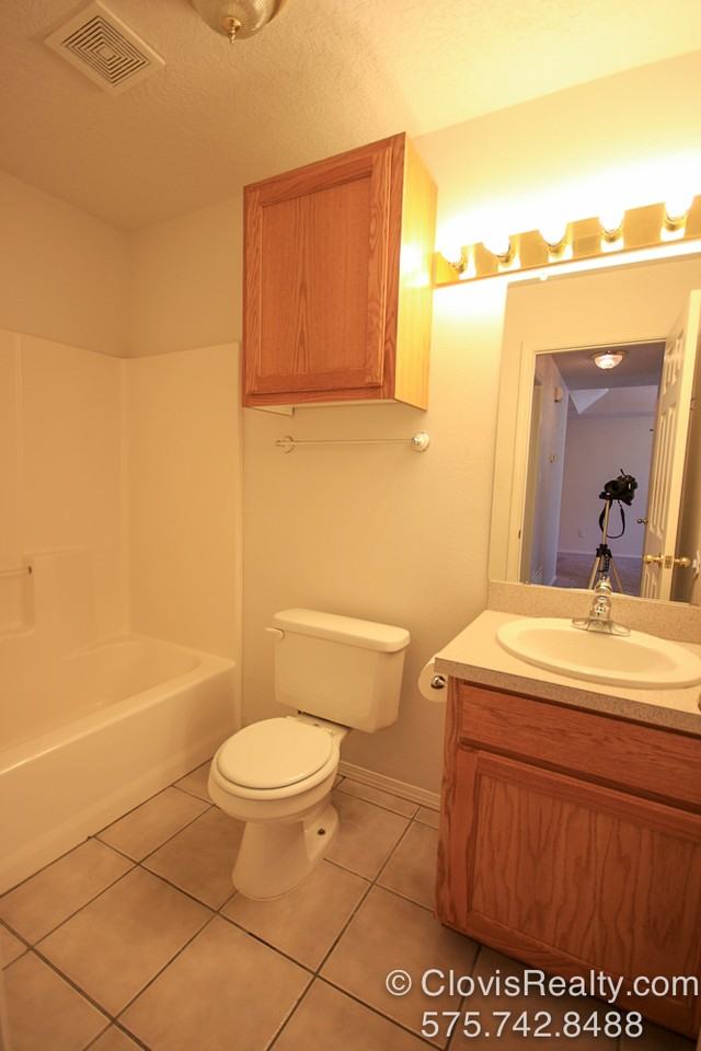 1600 S Avenue I #3 - Photo 7 of 13