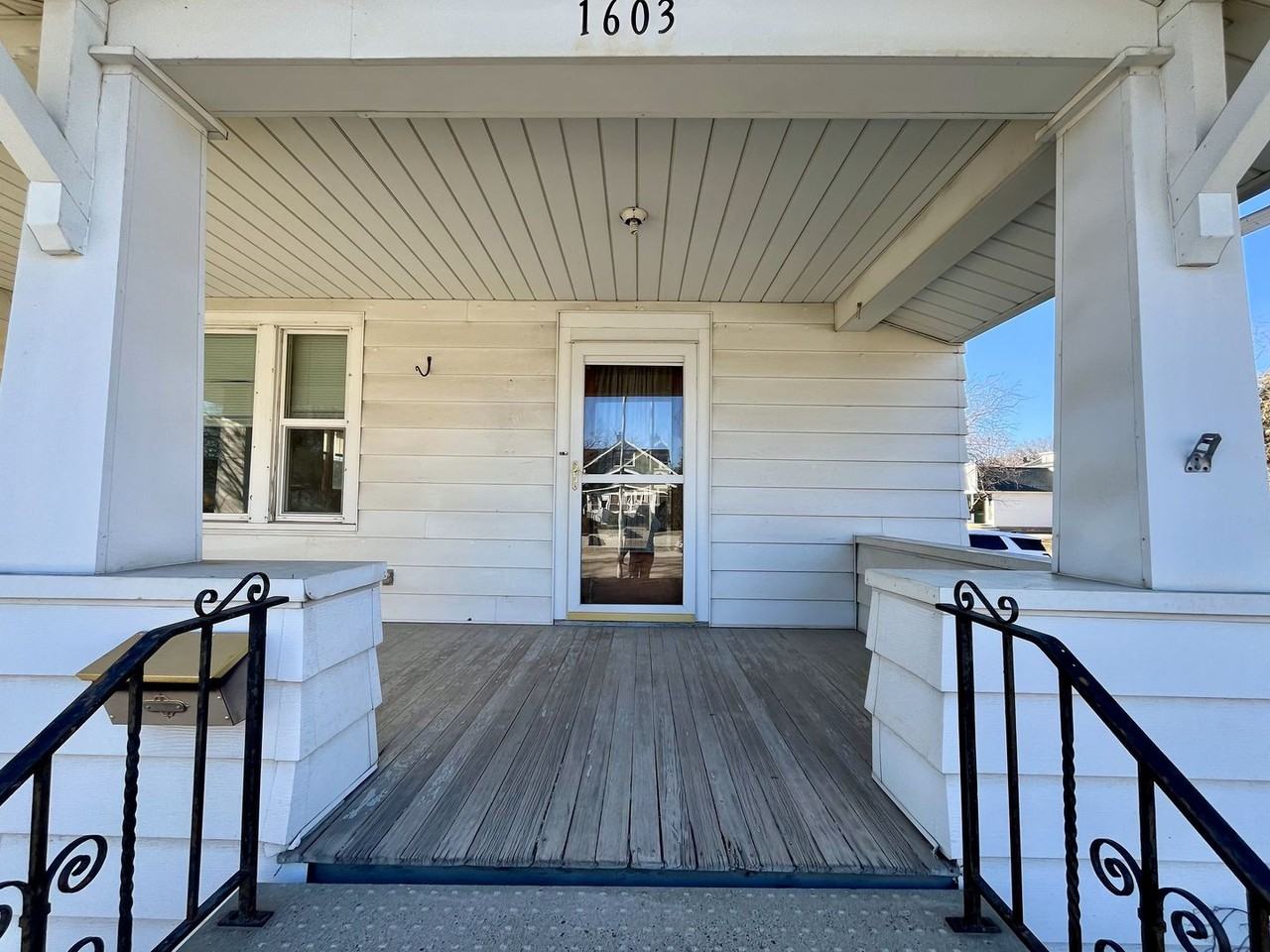 1603 Main St - Photo 2 of 17