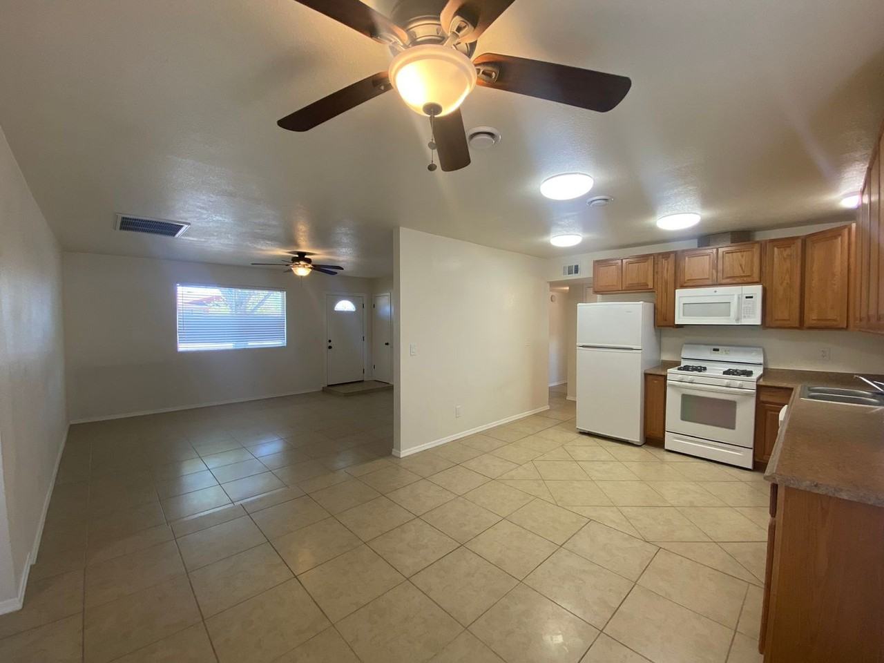 2737 Lillie Ave - Photo 3 of 12