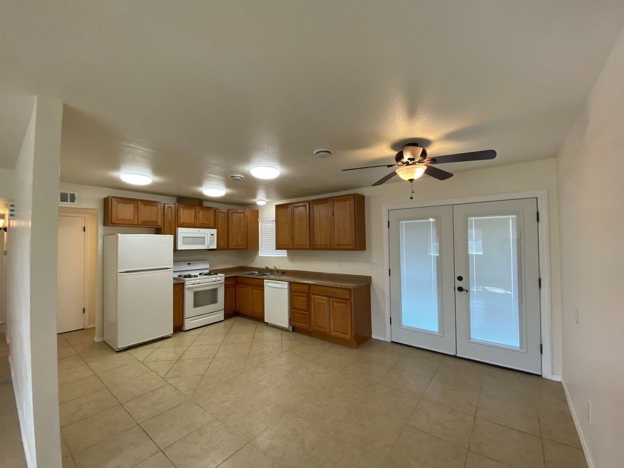 2737 Lillie Ave - Photo 4 of 12