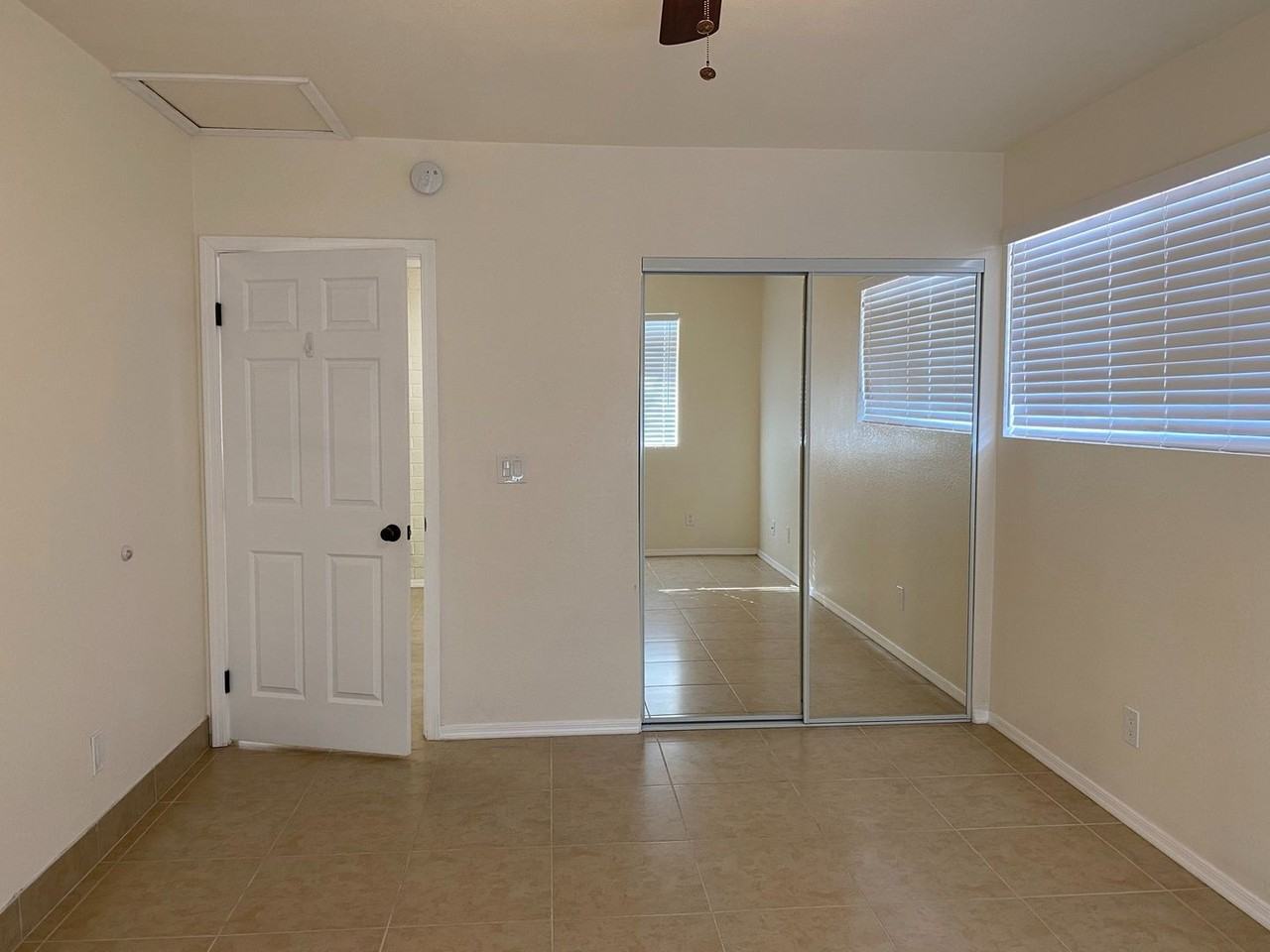 2737 Lillie Ave - Photo 5 of 12