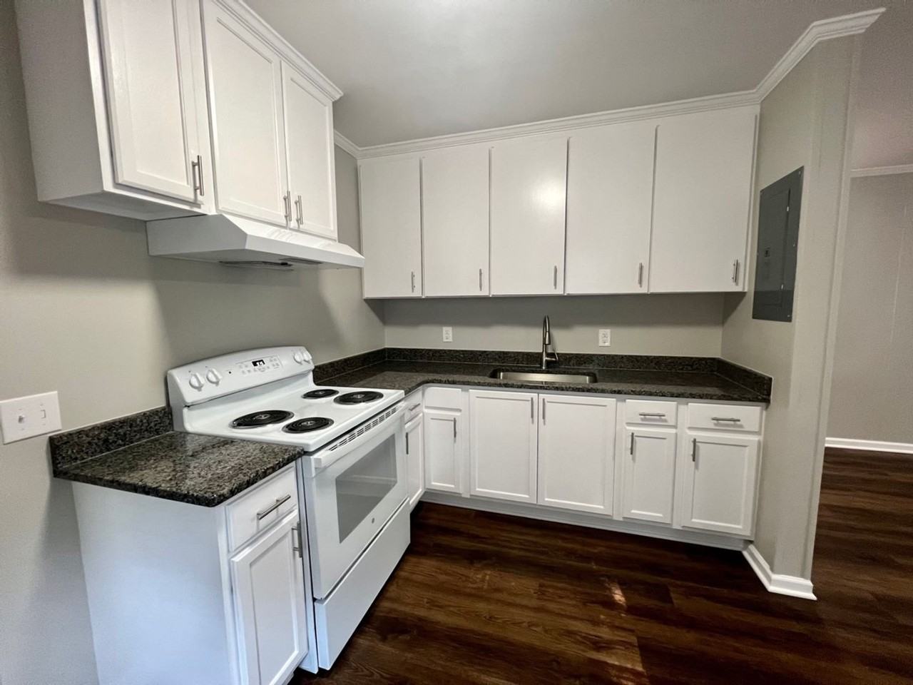 512 Border St - Photo 4 of 18