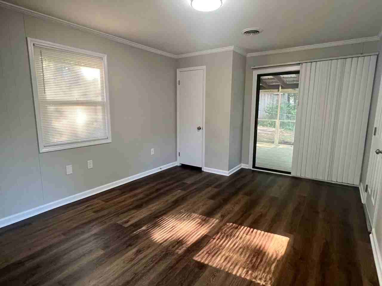 512 Border St - Photo 7 of 18