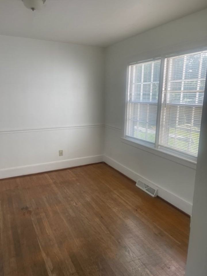 1443 Kempsville Rd - Photo 3 of 13