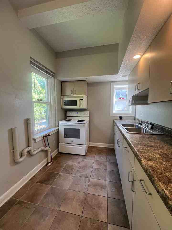 602 3rd Ave N - Photo 6 of 11