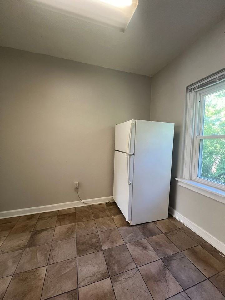 602 3rd Ave N - Photo 7 of 11