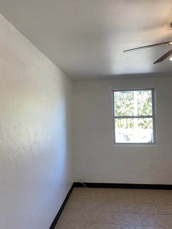 25445 Shore Dr - Photo 5 of 20