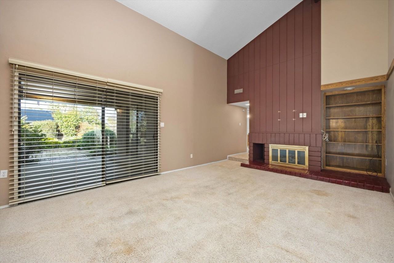 7808 Selkirk Dr - Photo 6 of 42