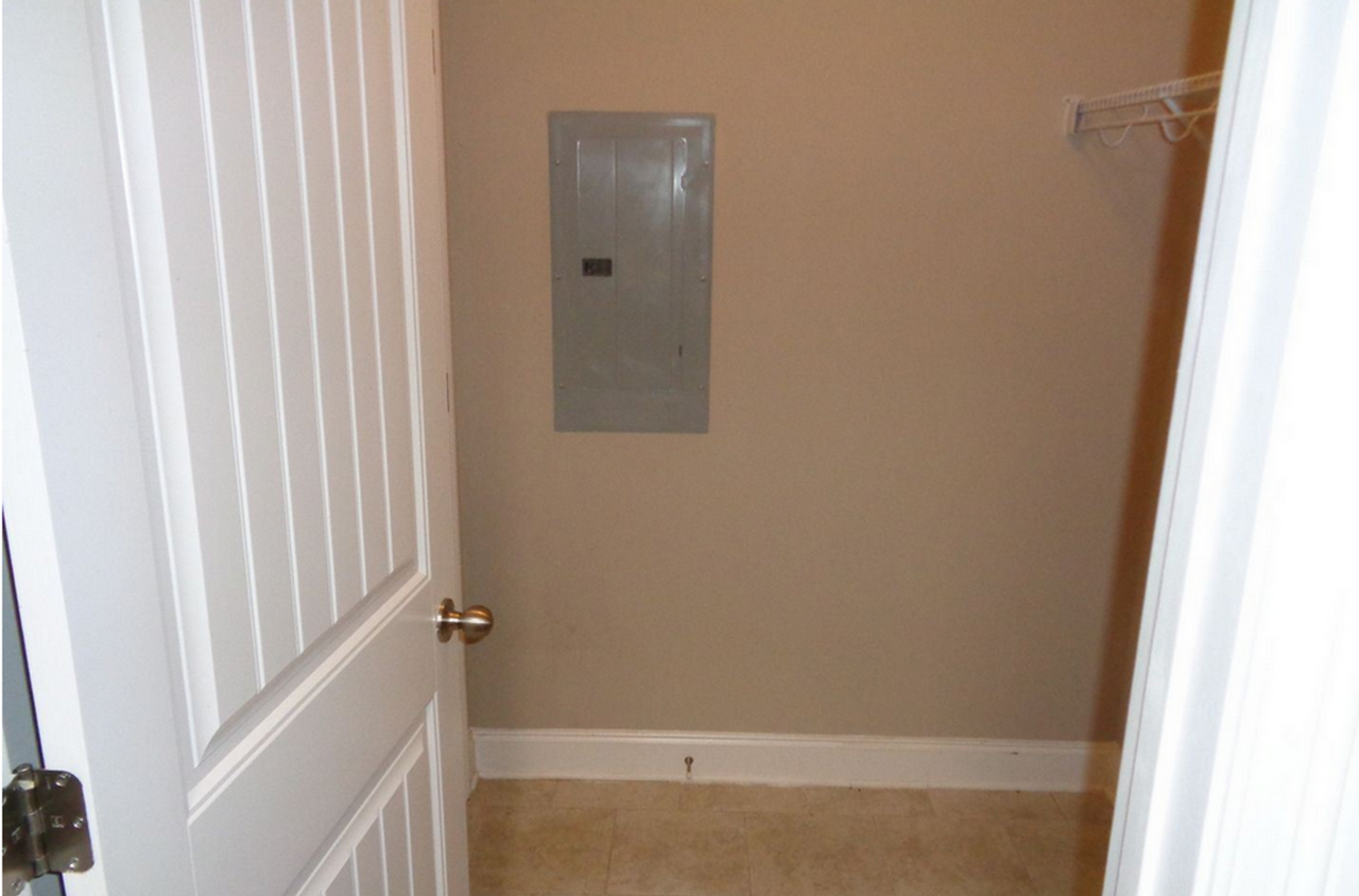 422 Walker Circle - Photo 4 of 12