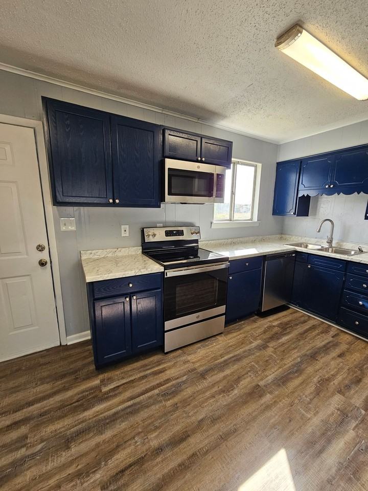 Home in East End - Photo 3 of 15