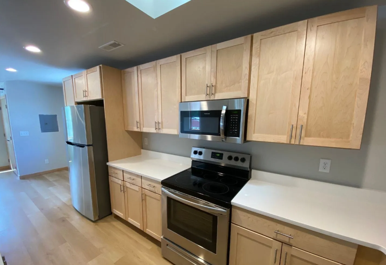 1120 N Dodge St - Photo 5 of 8