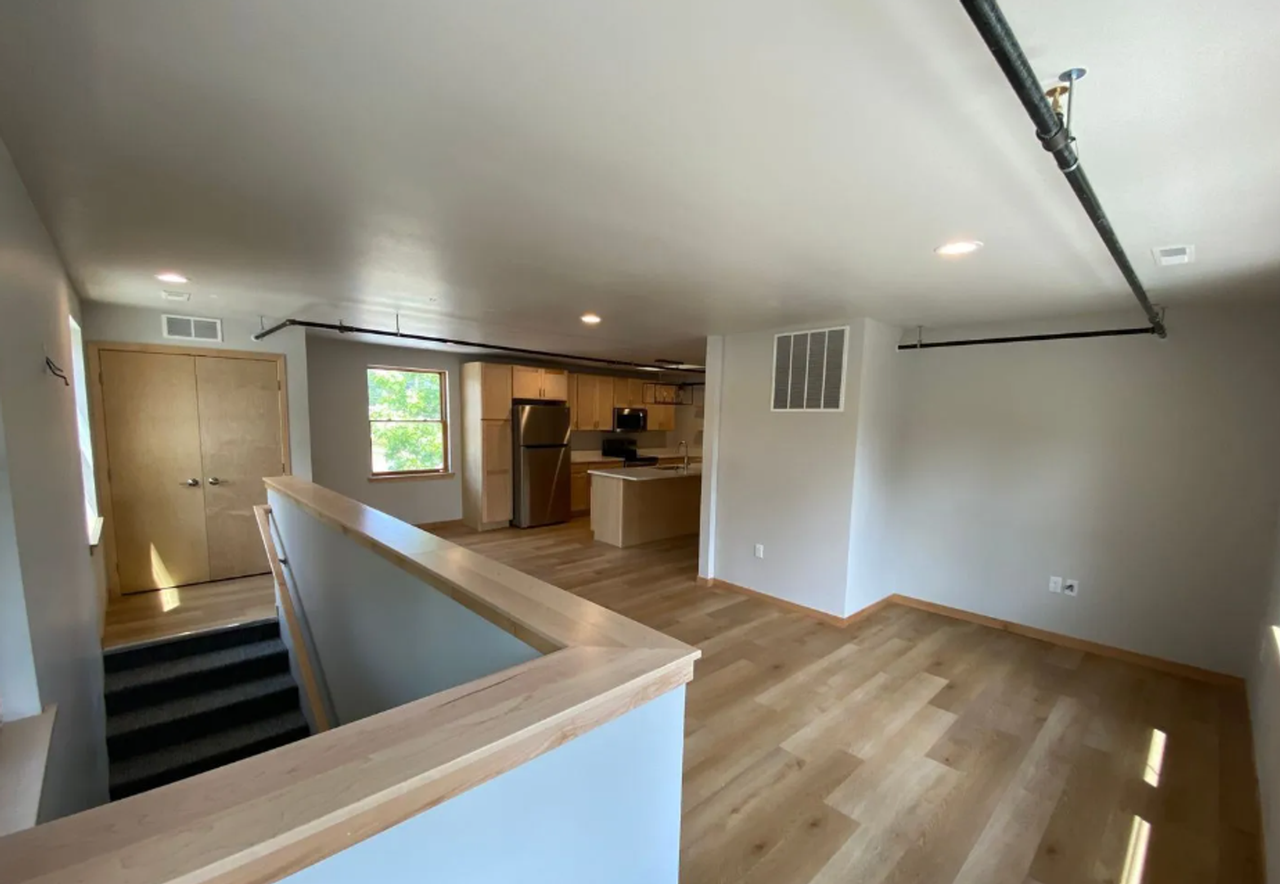 1120 N Dodge St - Photo 6 of 8