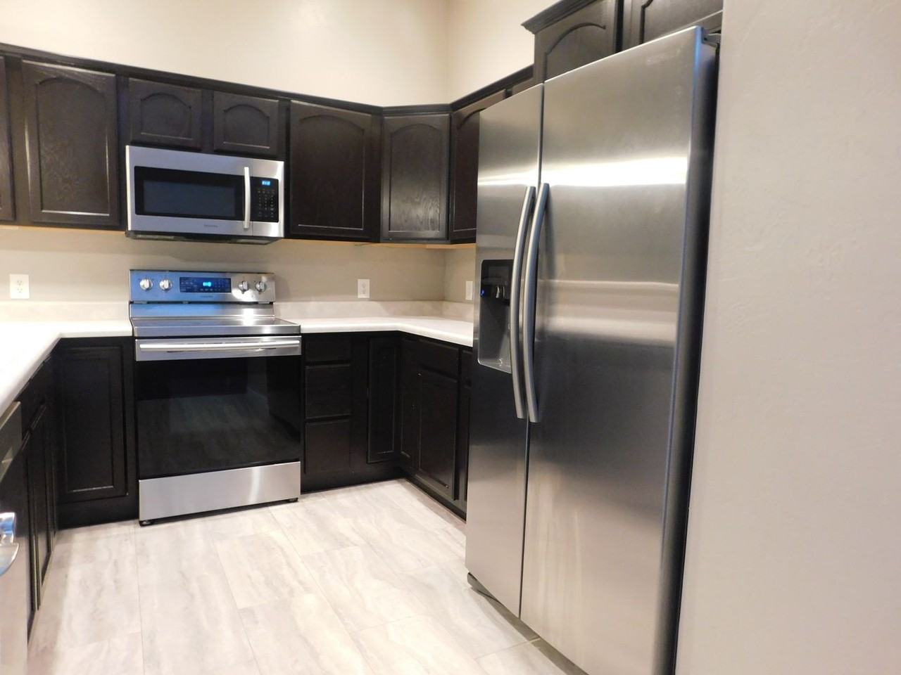 2881 1/2 Cascade Ave - Photo 3 of 11