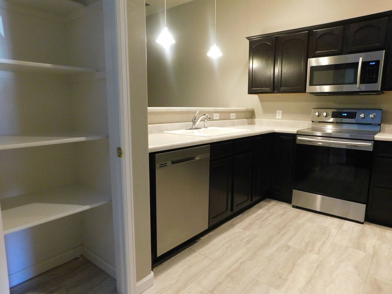 2881 1/2 Cascade Ave - Photo 4 of 11