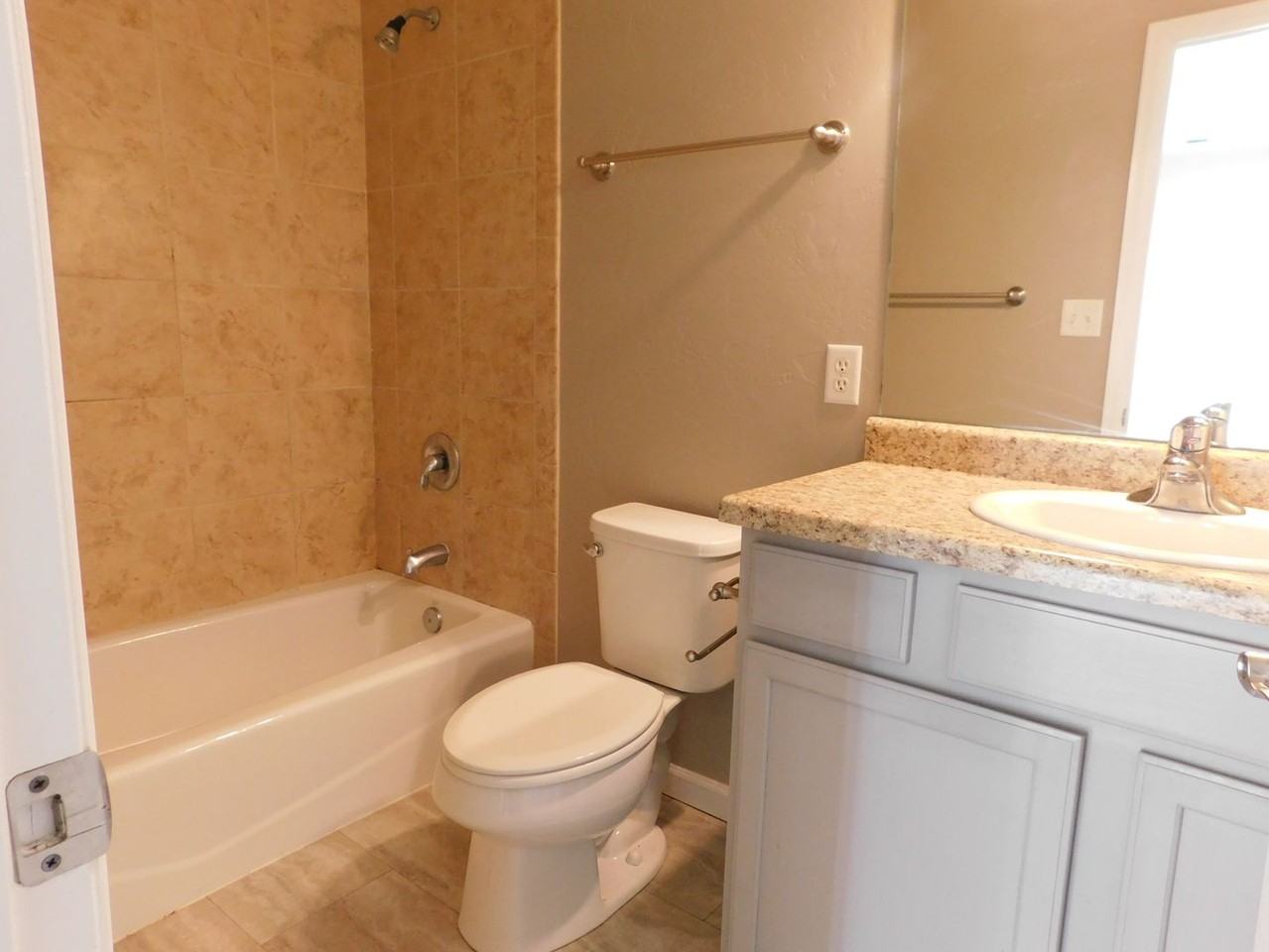 2881 1/2 Cascade Ave - Photo 7 of 11