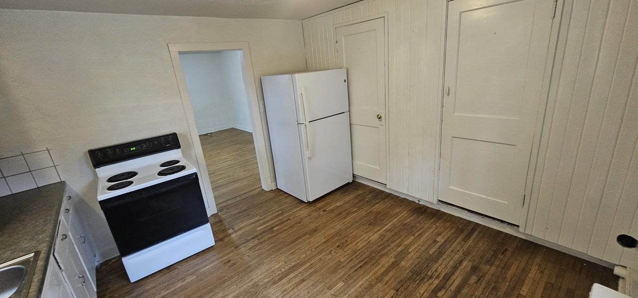 303 E State Rd - Photo 4 of 8