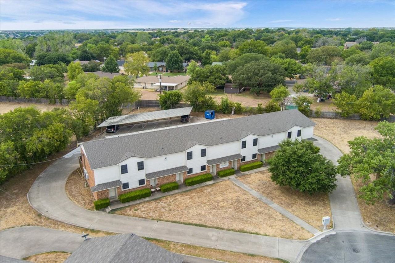 214 Romana Cir - Photo 2 of 7