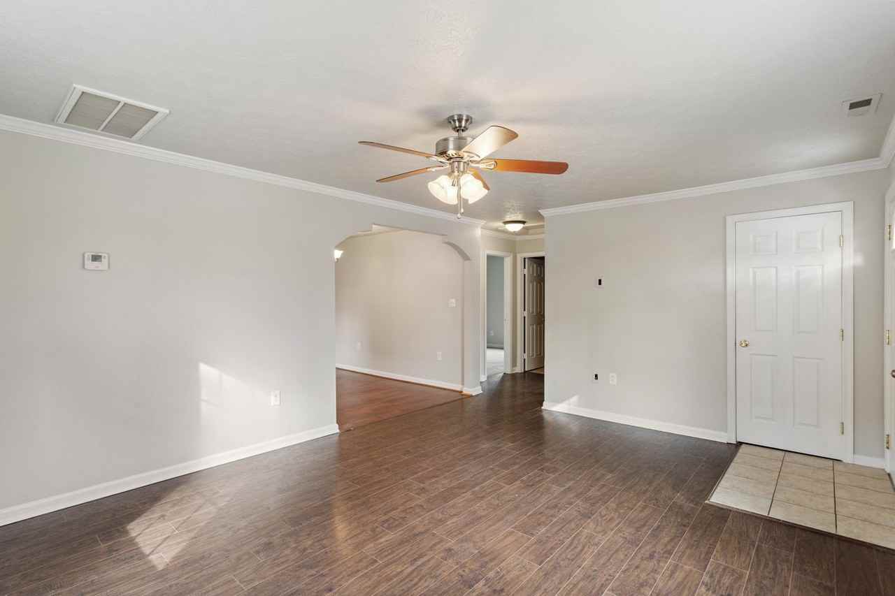 163 Eastwood Dr - Photo 3 of 19