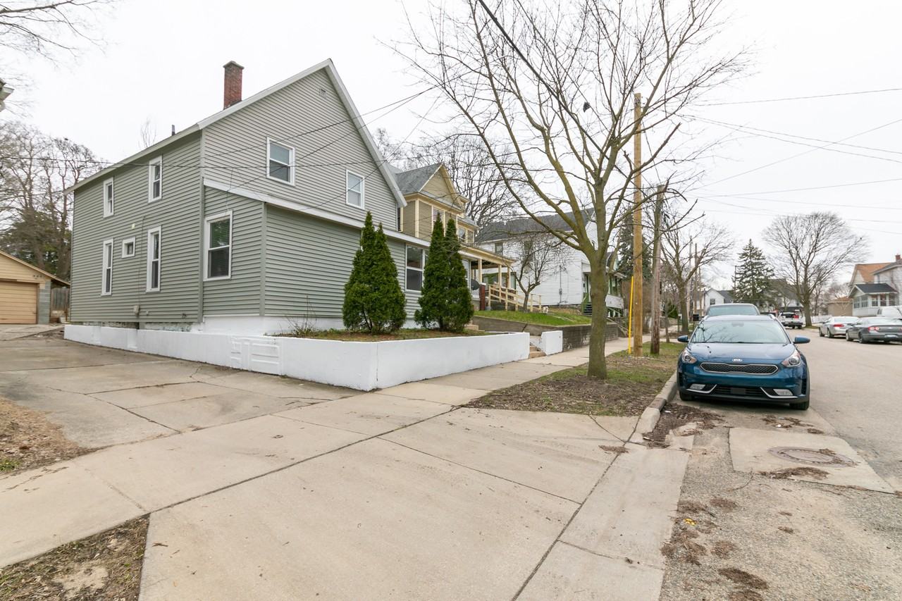 1330 Maude Ave Ne #NA - Photo 2 of 20