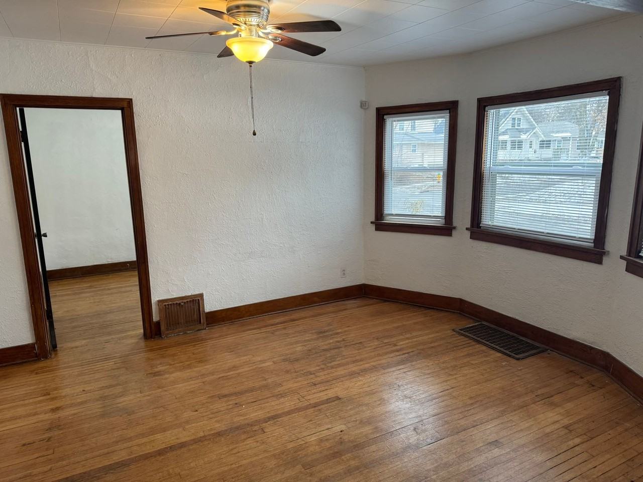 1300 Arthur Ave - Photo 3 of 12