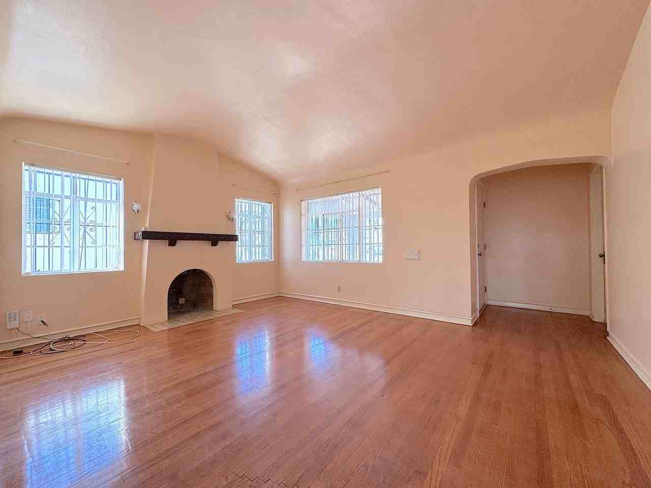 3706 Sacramento Ave - Photo 5 of 25